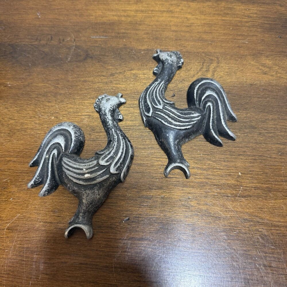 Vintage Black Painted Cast Iron Pair Rooster Wall Hanging Rustic Country Decor